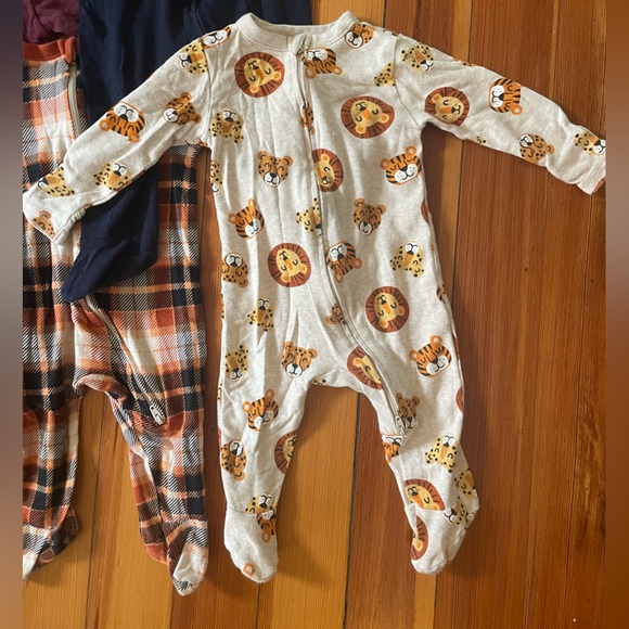 Old Navy Footie Bundle Size 3-6 months - Picture 6 of 7